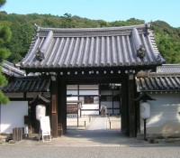 展示会場となった泉涌寺本坊の門